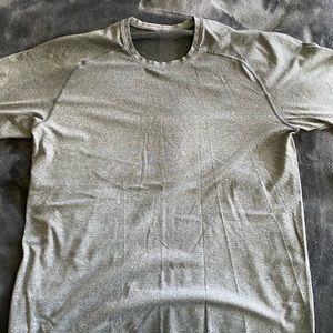 Men’s lululemon short sleeve shirt